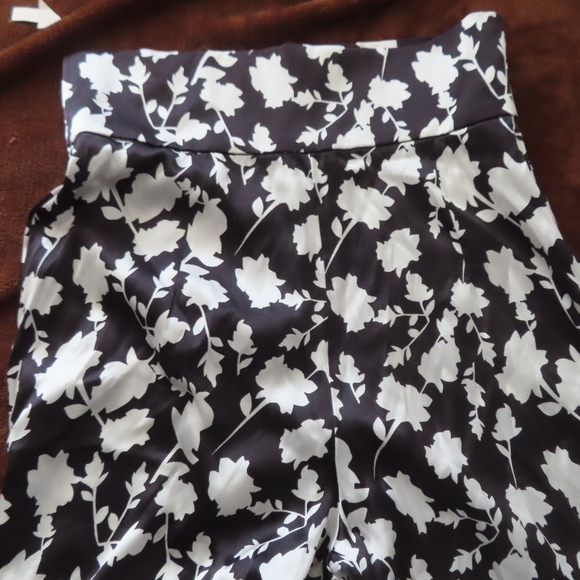 Never A Wallflower Women's shadow floral blk/white Flare Pants Size XS NWT $264 - Picture 3 of 6